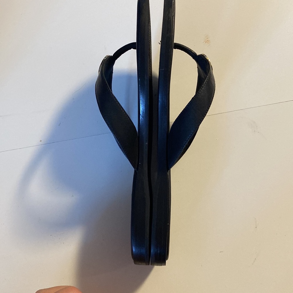 Tory Burch Benton Thong Black Leather Sandals Size 7 - Picture 3 of 7